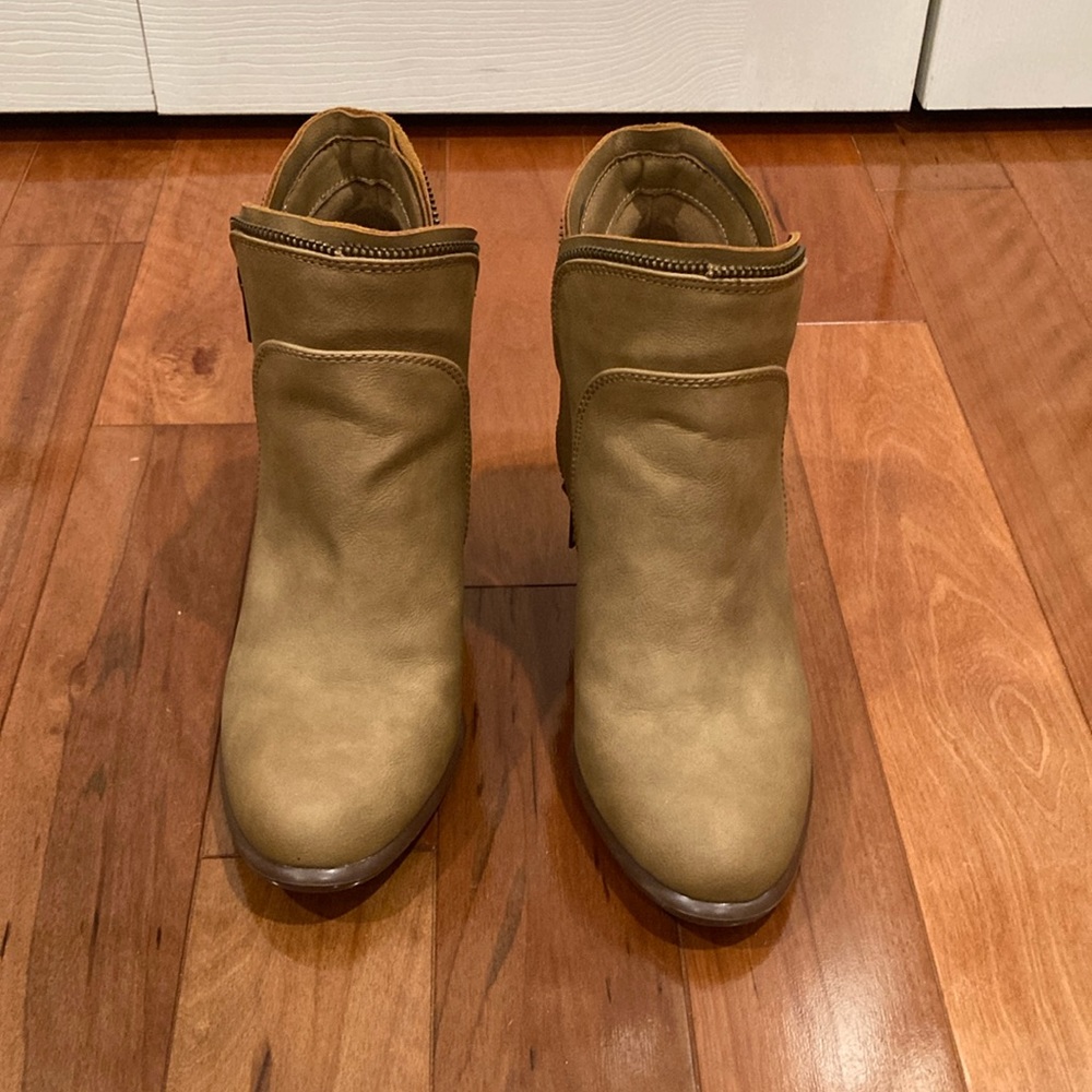 Margaritaville jazz booties